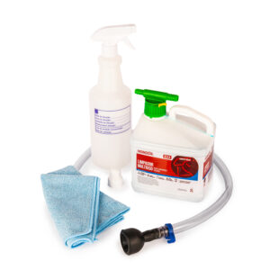 kit de superfícies, que contem um limpador com peróxido, capaz de eliminar bactérias e vírus.